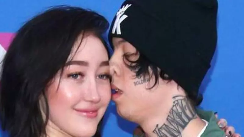 lil xan kissing noah cyrus meme image