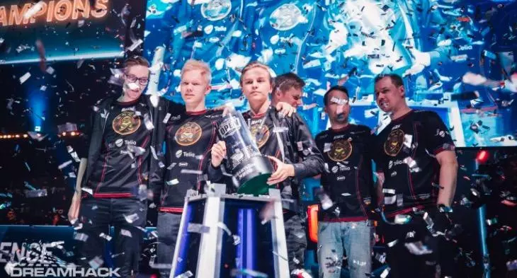 ez4ence meme image