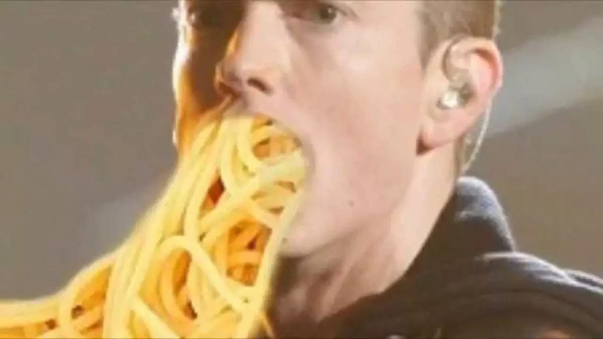 moms spaghetti meme image